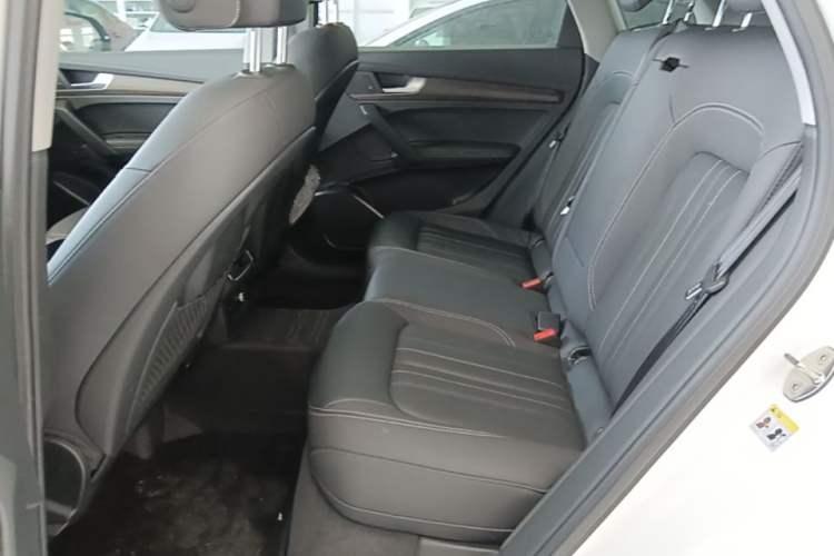Used Audi Q5L 2022 40T Fashionable and Elegant Model Left Rear Seat