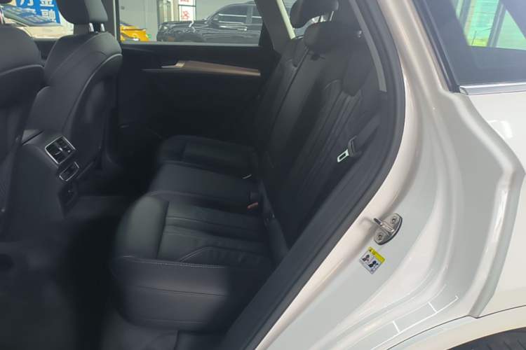 Used Audi Q5L 2022 40T Fashionable and Dynamic Model Left Rear Seat