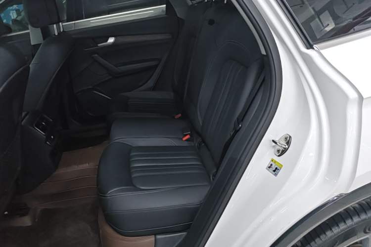 Used Audi Q5L 2022 Updated Version 40T Luxury Elegant Edition Left Rear Seat