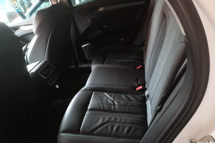 Used Audi Q5L 2022 40T Fashionable and Dynamic Model Left Rear Seat