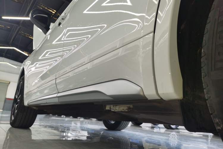 Used Audi Q5L 2022 40T Fashionable and Dynamic Model Left Side Sill