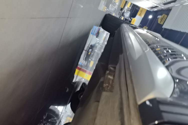 Used Audi Q5L 2022 40T Fashionable and Elegant Model Left Side Sill