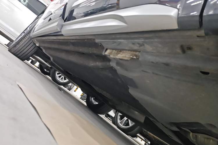 Used Audi Q5L 2022 Updated Version 40T Luxury Elegant Edition Left Side Sill