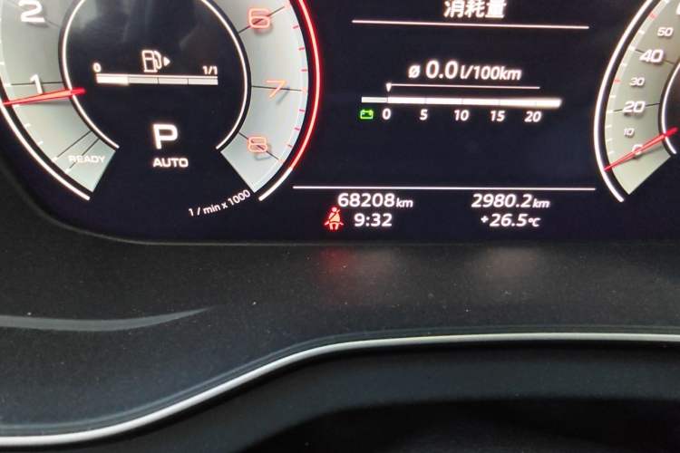 Used Audi Q5L 2022 40T Luxury Dynamic Model Odometer Close Up
