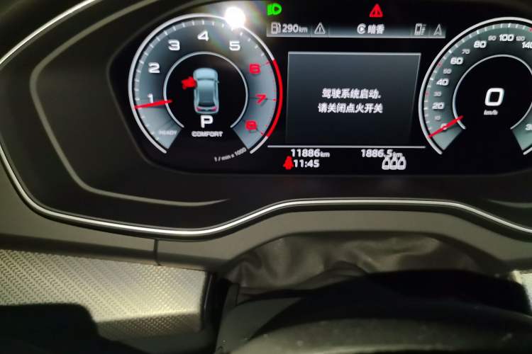 Used Audi Q5L 2022 40T Luxury Dynamic Model Odometer Close Up