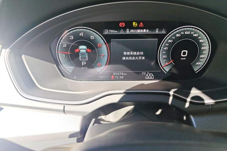 Used Audi Q5L 2022 Updated 40T Luxury Dynamic Edition Odometer Close Up