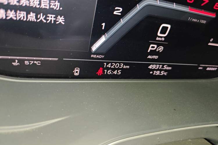 Used Audi Q5L 2022 40T Luxury Dynamic Model Odometer Close Up