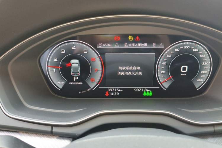 Used Audi Q5L 2022 Updated 40T Luxury Dynamic Edition Odometer Close Up
