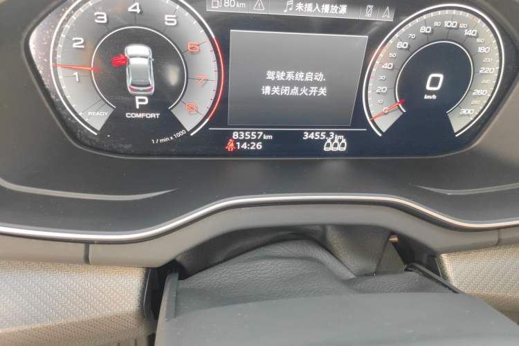 Used Audi Q5L 2022 40T Luxury Dynamic Model Odometer Close Up