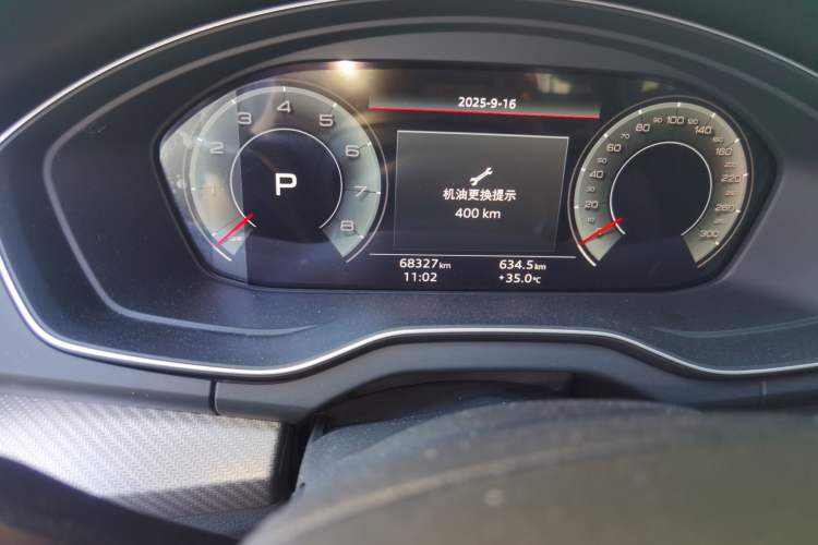 Used Audi Q5L 2022 45T Luxury Dynamic Model Odometer Close Up