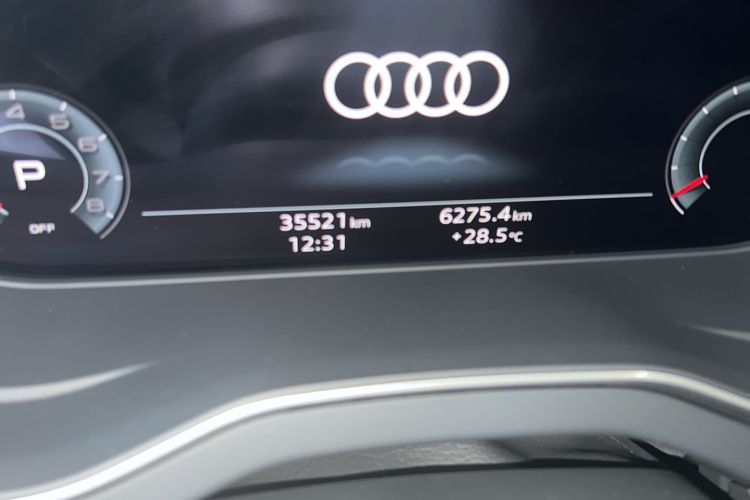 Used Audi Q5L 2022 Updated 40T Luxury Dynamic Edition Odometer Close Up