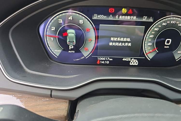 Used Audi Q5L 2022 40T Luxury Elegant Model Odometer Close Up