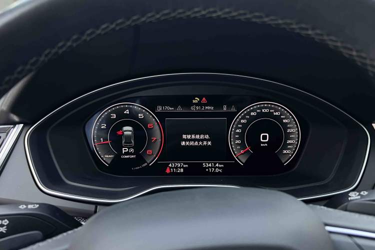 Used Audi Q5L 2022 40T Fashionable and Dynamic Model Odometer Close Up