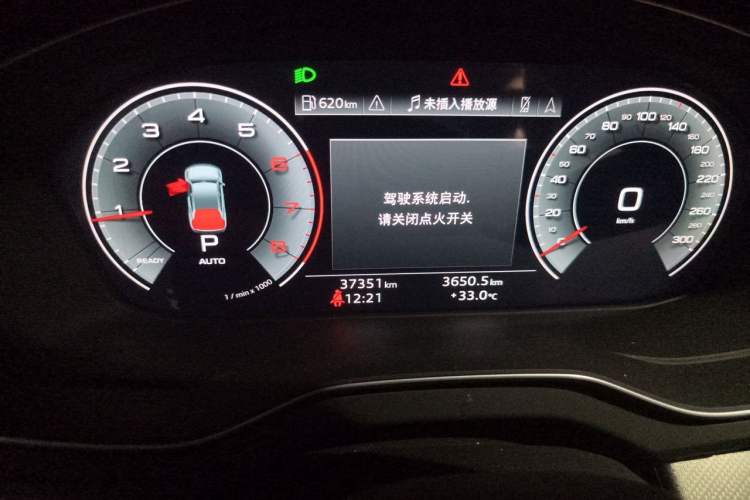 Used Audi Q5L 2022 40T Luxury Dynamic Model Odometer Close Up