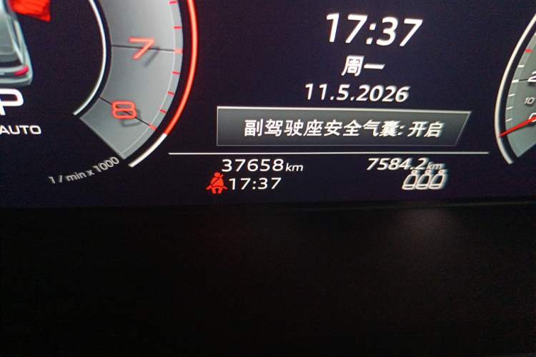 Used Audi Q5L 2022 40T Fashionable and Elegant Model Odometer Close Up