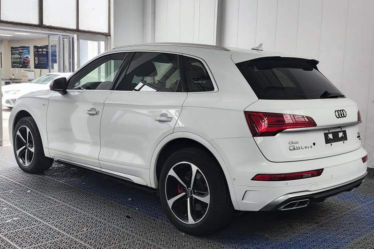 Used Audi Q5L 2022 40T Luxury Dynamic Model Rear Left 45 Deg