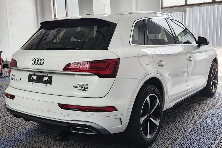 Used Audi Q5L 2022 40T Luxury Dynamic Model Rear Right 45 Deg