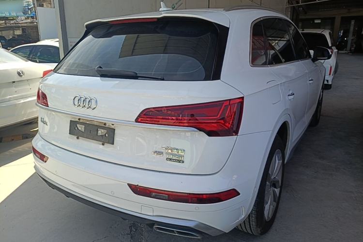 Used Audi Q5L 2022 40T Luxury Dynamic Model Rear Right 45 Deg