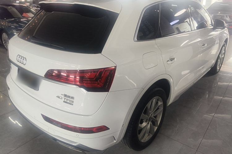Used Audi Q5L 2022 40T Luxury Dynamic Model Rear Right 45 Deg