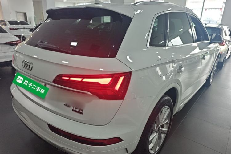 Used Audi Q5L 2022 40T Luxury Dynamic Model Rear Right 45 Deg