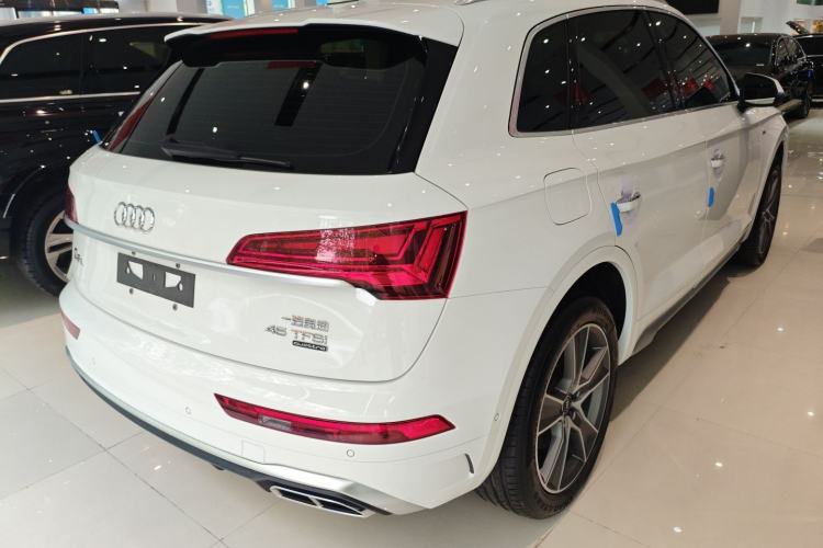 Used Audi Q5L 2022 45T Luxury Dynamic Model Rear Right 45 Deg