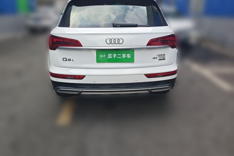 Used Audi Q5L 2022 40T Fashionable and Elegant Model Rear