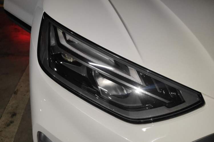 Used Audi Q5L 2022 40T Luxury Elegant Model Right Front Headlight