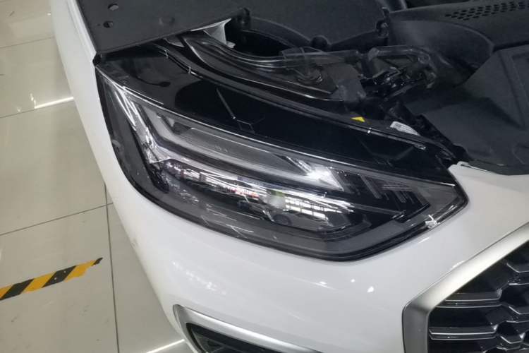 Used Audi Q5L 2022 40T Fashionable and Dynamic Model Right Front Headlight
