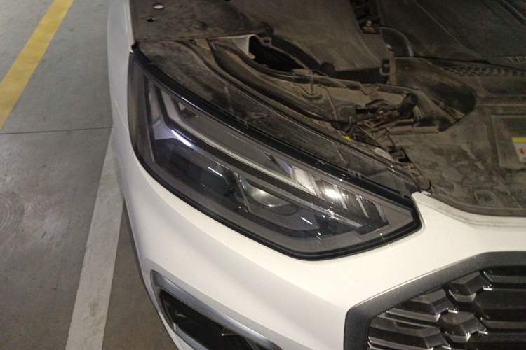 Used Audi Q5L 2022 40T Fashionable and Elegant Model Right Front Headlight