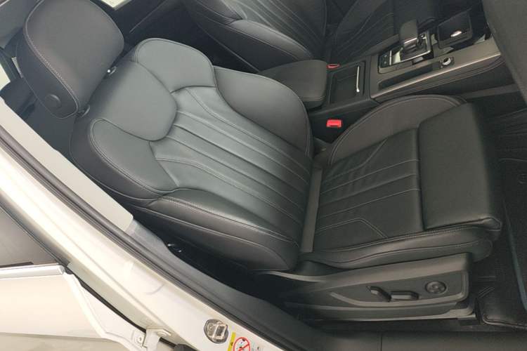 Used Audi Q5L 2022 40T Luxury Dynamic Model Right Front Seat