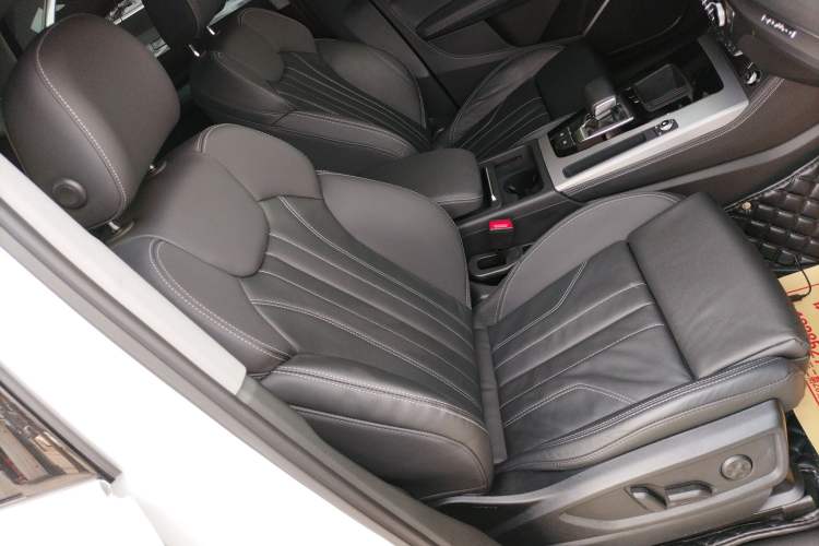 Used Audi Q5L 2022 40T Fashionable and Dynamic Model Right Front Seat
