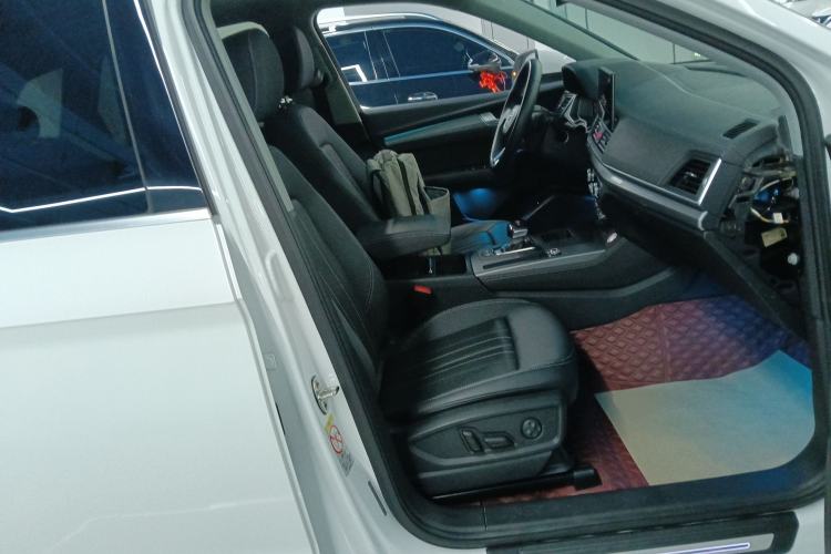 Used Audi Q5L 2022 40T Fashionable and Elegant Model Right Front Seat