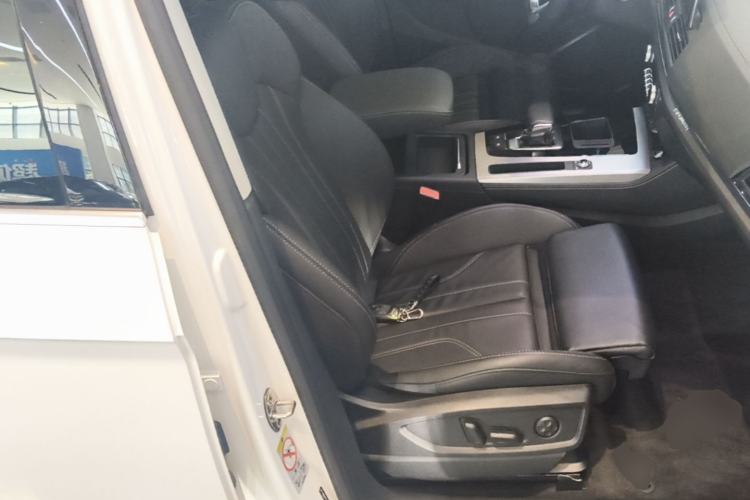 Used Audi Q5L 2022 40T Fashionable and Dynamic Model Right Front Seat