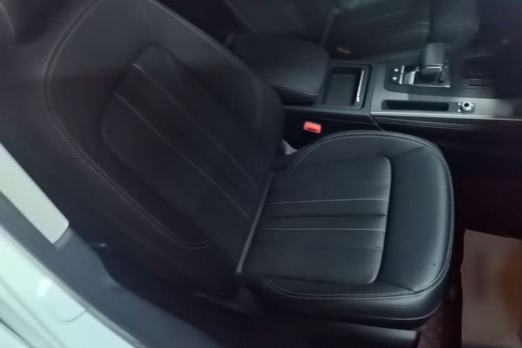 Used Audi Q5L 2022 40T Fashionable and Elegant Model Right Front Seat