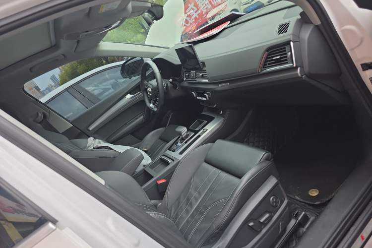 Used Audi Q5L 2022 40T RS Package Performance Model Right Front Seat