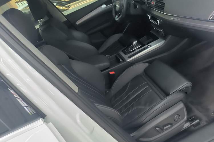Used Audi Q5L 2022 40T Fashionable and Dynamic Model Right Front Seat