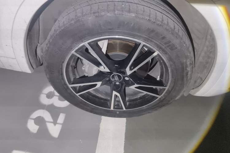 Used Audi Q5L 2022 40T Fashionable and Dynamic Model Right Front Wheel Hub