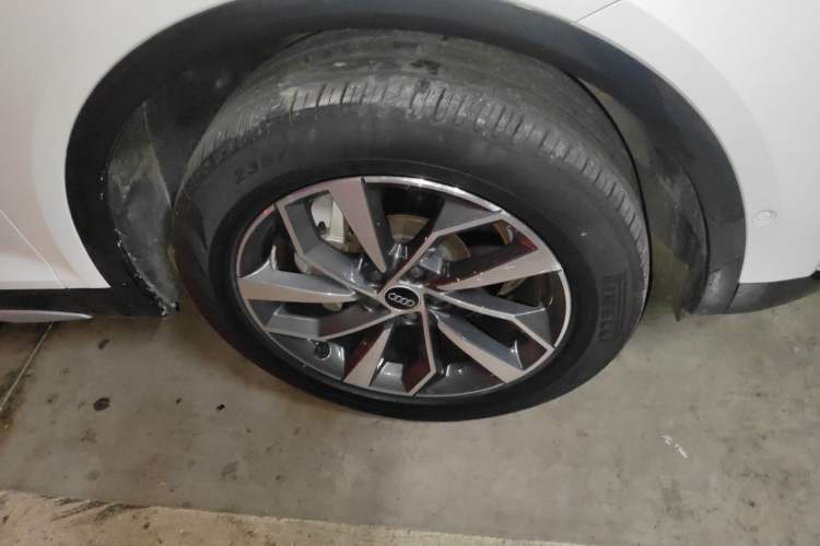 Used Audi Q5L 2022 40T Luxury Elegant Model Right Front Wheel Hub