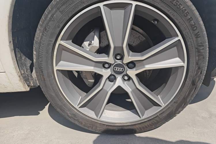 Used Audi Q5L 2022 Updated 45T Luxury Dynamic Version Right Front Wheel Hub