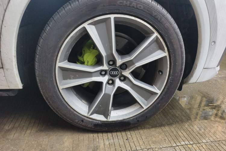 Used Audi Q5L 2022 Updated 45T Luxury Dynamic Version Right Front Wheel Hub