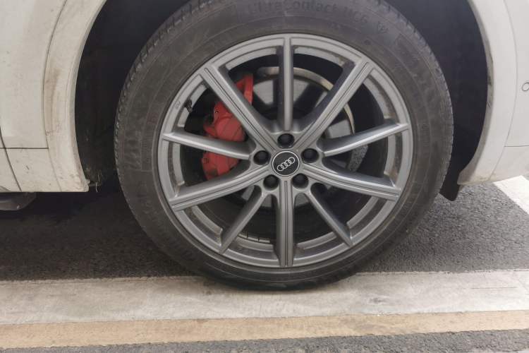 Used Audi Q5L 2022 Updated 45T Luxury Dynamic Version Right Front Wheel Hub