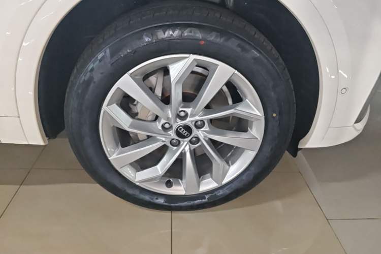 Used Audi Q5L 2022 40T Luxury Dynamic Model Right Front Wheel Hub