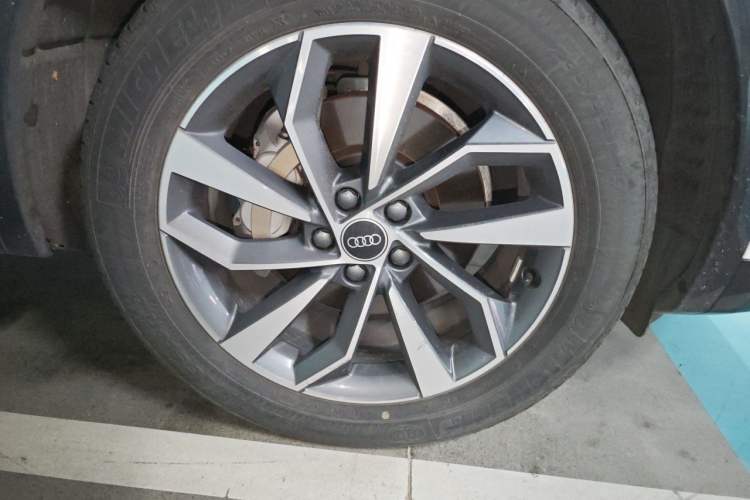 Used Audi Q5L 2022 Updated Version 40T Luxury Elegant Edition Right Front Wheel Hub