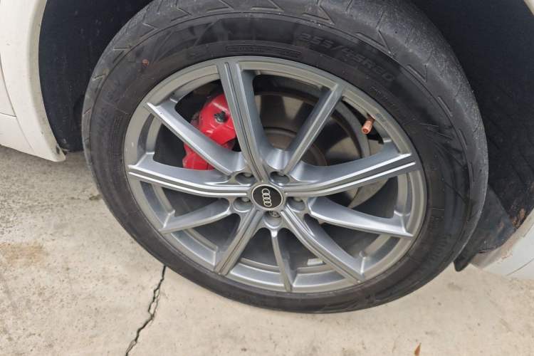 Used Audi Q5L 2022 Updated 45T Luxury Dynamic Version Right Front Wheel Hub