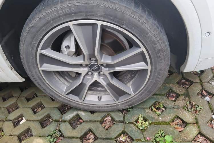 Used Audi Q5L 2022 Updated 45T Luxury Dynamic Version Right Front Wheel Hub