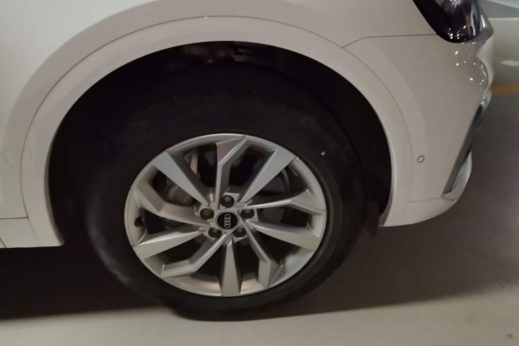 Used Audi Q5L 2022 40T Luxury Dynamic Model Right Front Wheel Hub