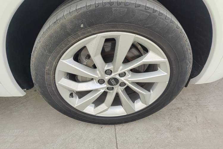 Used Audi Q5L 2022 Updated 40T Luxury Dynamic Edition Right Front Wheel Hub