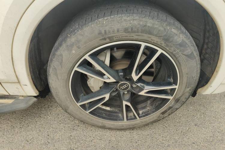 Used Audi Q5L 2022 40T Fashionable and Dynamic Model Right Front Wheel Hub