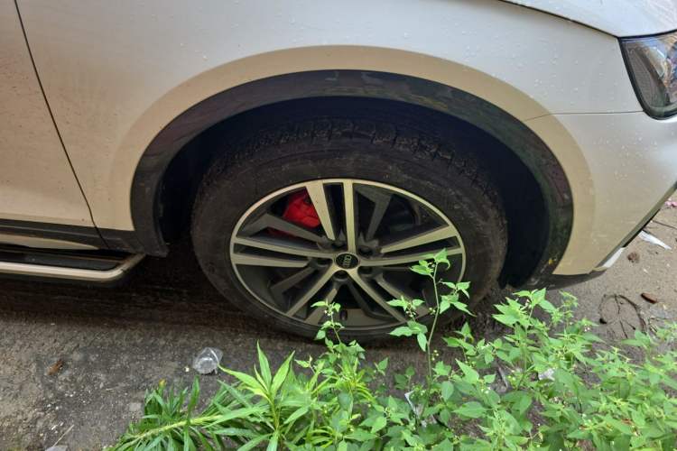 Used Audi Q5L 2022 40T Luxury Elegant Model Right Front Wheel Hub