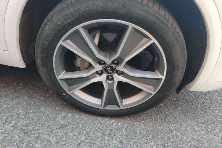 Used Audi Q5L 2022 40T Luxury Dynamic Model Right Front Wheel Hub